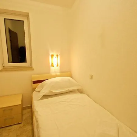 Holiday home Plush In Novigrad With Patio *
