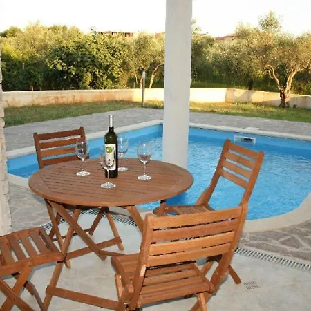 Holiday home Plush In Novigrad With Patio *