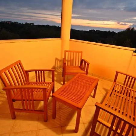 Plush In Novigrad With Patio *