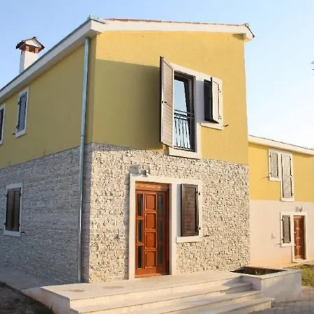 In Novigrad With Private Pool Ferienhaus